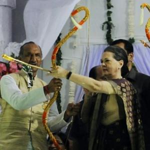 Sonia attacks Modi at Bihar rally: 'Some only want to grab power'