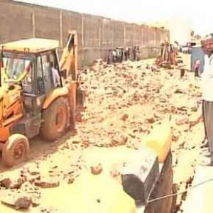 11 dead as compound wall collapses in Tamil Nadu