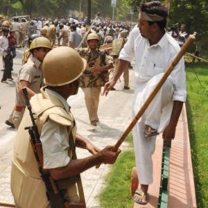 1 dead as Shia protest in Lucknow turns violent