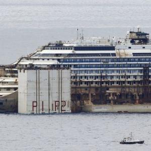 Costa Concordia completes final voyage to scrap yard