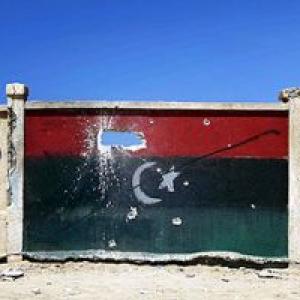 India asks its nationals to leave Libya