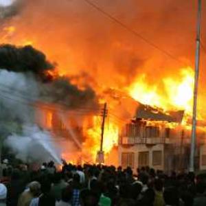 Major fire breaks out in Pahalgam
