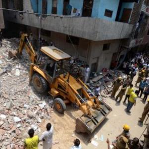 Ten killed as building collapses in Delhi