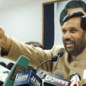 Paswan chooses family members to contest LS polls from Bihar