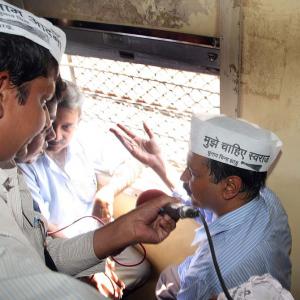 PHOTOS: Out to woo aam aadmi in Mumbai, Kejriwal adds to his woes