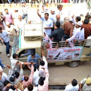 Kejriwal undertakes road show to connect with Varanasi voters