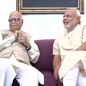 Modi meets Advani, holds key talks with top BJP leaders