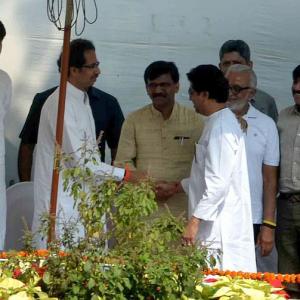 Bal Thackeray memorial: Uddhav, Raj meet; BJP reaches out to Sena