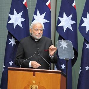'Rockstar' Modi charms Australian media