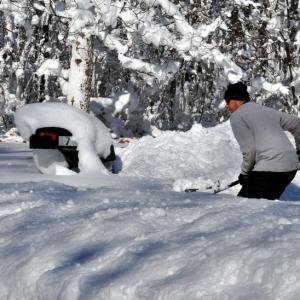 Extreme snowstorm blankets half of US, 5 dead