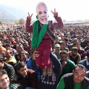 Modi woos Kashmiris, promises to fulfil Vajpayee's dream