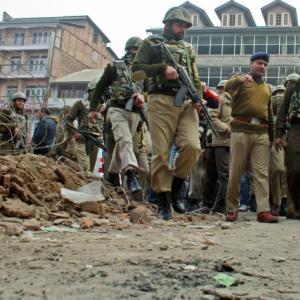 8 injured in grenade attack in the heart of Srinagar