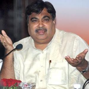 Gadkari doesn't rule out post-poll pact with Sena