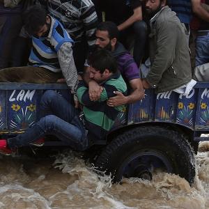 Kashmir floods: As water levels recede 4 lakh wait to be rescued