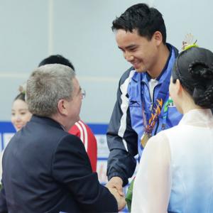 Shooters Jitu, Shweta give India golden start at Asian Games