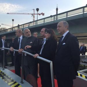 PM Modi has 'Naav Pe Charcha' with French President Hollande