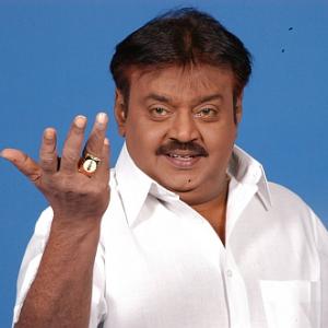 Numbers favour Jaya as Vijayakanth decides to go it alone in TN polls