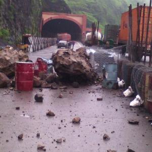 Another major landslide at Mumbai-Pune Expressway