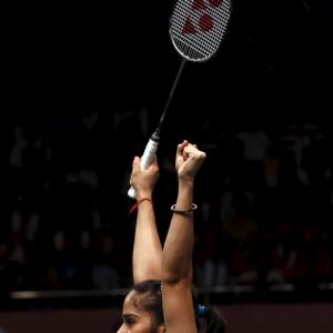 World Badminton C'ships: Saina storms into final