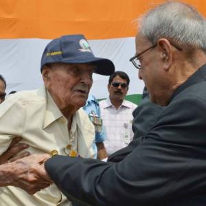 Veterans honour their fallen, respect their Commander