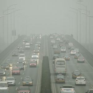 Red alert as Beijing's air turns to 'hazardous'