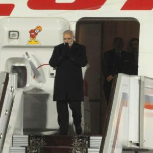 Why did Modi switch planes in Moscow?