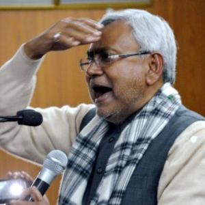 Nitish stakes claim to form Bihar govt, parades 130 MLAs