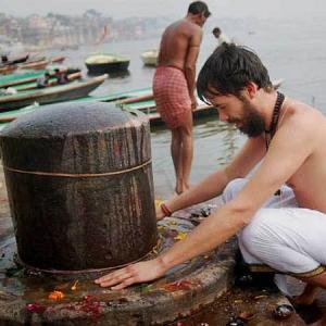 #Mahashivratri: Om Namah Shivay echoes across India