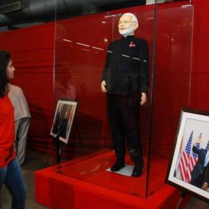 On Day 2, bid for Modi's suit goes up to Rs 1.25 crore