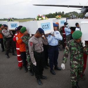 AirAsia crash: Rescuers find 30 bodies, focus on 5 sq km area