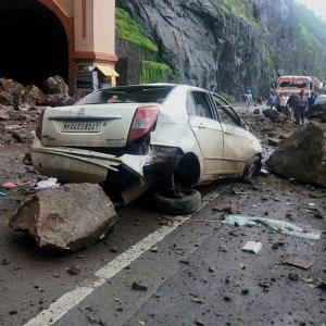Landslide on Pune-Mumbai Expressway kills 3, halts traffic