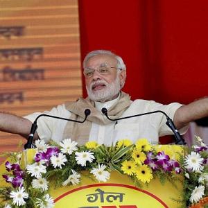 Nitish 'back-stabbed' Bihar; Lalu poisoning it: Modi