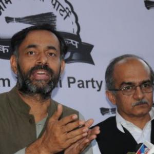 AAP expels rebels Yogendra Yadav, Prashant Bhushan from key panel