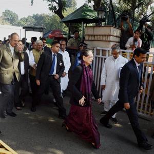 Sonia rallies to defend Manmohan, says we are fully behind him