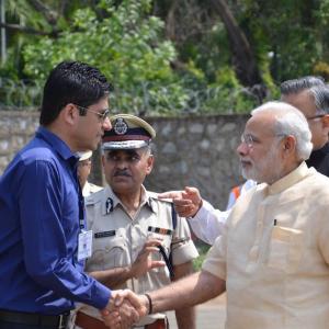 'Dabang' DM served notice for wearing sunglasses while receiving Modi