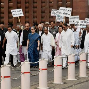 PM endorses intolerance, says Sonia as Congressmen march to Rashtrapati Bhawan