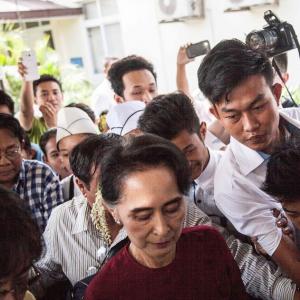 Aung San Suu Kyi set to form government after Myanmar's historic polls