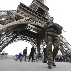 Manhunt launched as Paris attack suspect goes on the run