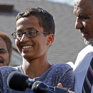 US teen, whose homemade clock was mistaken for a bomb, sues Texas city for Rs 99 cr