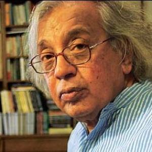 Writer Ashok Vajpeyi returns D.Lit to protest Dalit student's suicide