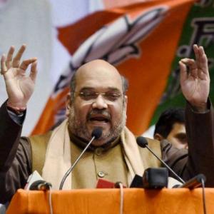 Amit Shah has gone mad: Lalu slams BJP prez for crackers in Pakistan remark