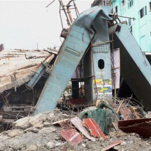 The bizarre reasons why Kolkata flyover collapsed