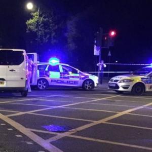 London knife attack leaves 1 dead, 5 hurt