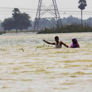 Flood threat in 3 Telangana districts as Godavari river swells
