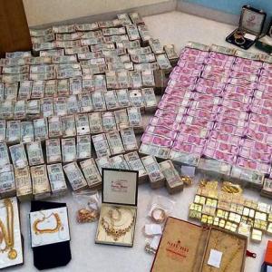 IT raids on Guj firm unearth Rs 500 cr in black money