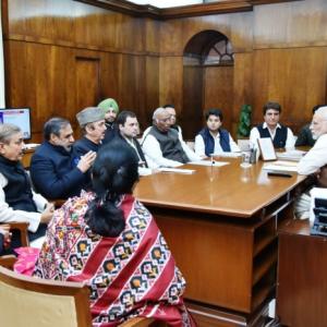 Rahul and co. meet PM with a bagful of farmers' woes