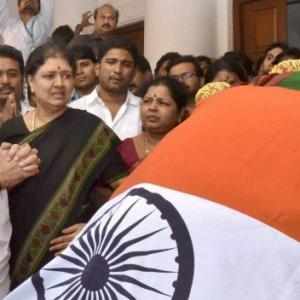 What Sasikala's thank you letters say