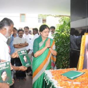 Jaya was pushed at Poes Garden home, alleges AIADMK leader