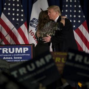 Sarah Palin jumps into 2016 race, endorses Donald Trump
