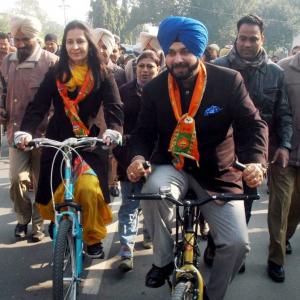 'Navjot Singh Sidhu wants to serve Punjab, AAP only option'